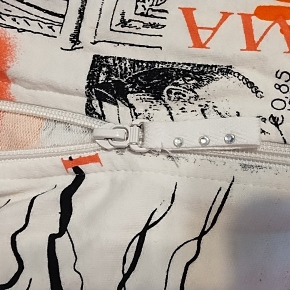 Graphic Print Zip-Up Top - Picture 12 of 12